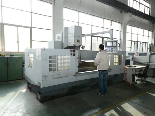 Large CNC machining center with operator at Zhongtai
